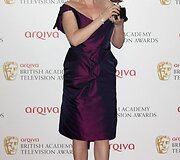Olivia Colman pelnė apdovanojimą už geriausią antraplanės aktorės vaidmenį televizijoje