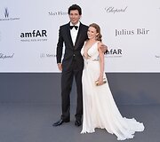 Dainininkė Kylie Minogue su mylimuoju ispanų modeliu Andresu Velencoso