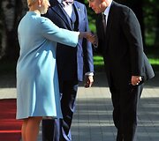 Estijos prezidentas Toomasas Hendrikas Ilvesas su žmona Evelin ir Monako princu Albertu II