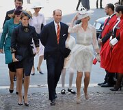 Princas Edwardas su žmona Vesekso grafiene Sophie ir dukromis Beatrice bei Eugenie