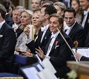 Dizaineris Valentino Garavani (centre)
