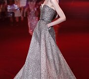 Elie Saabo auk&scaron;tosios mados modelis