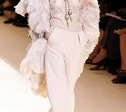&bdquo;Armani Prive&ldquo; auk&scaron;tosios mados modelis