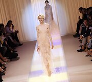 &bdquo;Armani Prive&ldquo; auk&scaron;tosios mados modelis