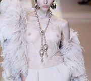 &bdquo;Armani Prive&ldquo; auk&scaron;tosios mados modelis