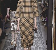 &bdquo;Valentino&ldquo; auk&scaron;tosios mados modelis