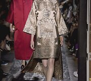 &bdquo;Valentino&ldquo; auk&scaron;tosios mados modelis