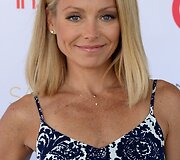 Kelly Ripa &scaron;venčia 43-iąjį gimtadienį