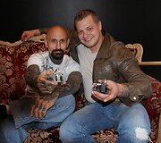 Robertas LaSardo Vilniuje atsinaujino savo tatuiruotę