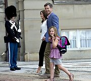 Danijos princas Frederikas su žmona princese Mary ir dukra princese Isabella