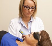 Rimą Vaniarchiną konsultuoja &bdquo;Sugiharos&ldquo; specialistė