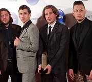 Grupė &bdquo;Arctic Monkeys&ldquo; (i&scaron; kairės: Alexas Turneris, Jamie Cookas, Nickas O'Malley ir Mattas Heldersas)