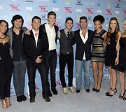 Simonas Cowellas su savo mokiniais grupėmis &bdquo;Alex and Sierra&ldquo;, &bdquo;Restless Road&ldquo; ir &bdquo;Sweet Suspense&ldquo;