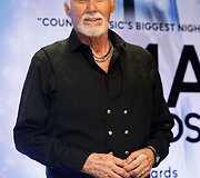 Kenny Rogersas pagerbtas specialiu apdovanojimu už viso gyvenimo pasiekimus