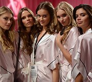 Martha Hunt, Caroline Brasch, Monika Jagaciak, Elsa Hosk ir Sara Sampaio