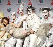 Dainininkė Leslie Grace su &bdquo;Cirque du Soliel&ldquo; artistais