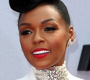 Janelle Monae &scaron;venčia 28-ąjį gimtadienį