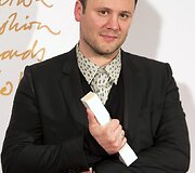 Nicholas Kirkwoodas pelnė Geriausio metų aksesuarų dizainerio apdovanojimą