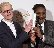 Samas Cottonas ir Agi Mdumulla pelnė apdovanojimą kaip Geriausi kylantys vyri&scaron;kų drabužių dizaineriai
