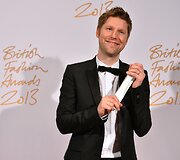 Christopheris Bailey pelnė Geriausio metų vyri&scaron;kų drabužių dizainerio apdovanojimą