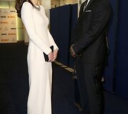 Kembridžo hercogienė Catherine ir Nelsoną Mandelą filme vaidinęs Idrisas Elba