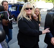 Debbie Rowe &scaron;venčia 55-ąjį gimtadienį