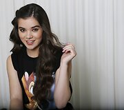 Hailee Steinfeld &scaron;venčia 17-ąjį gimtadienį