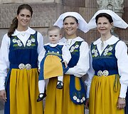 &Scaron;vedijos karalienė Silvia su dukromis Madeleine (kairėje) ir Victoria (centre) bei anūke Estelle