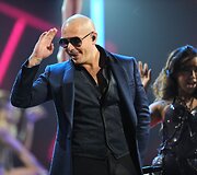 Pitbullis &scaron;venčia 33-iąjį gimtadienį