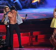 Rita Ora ir Zacas Efronas