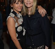 Aktorė Rashida Jones su mama Peggy