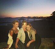 Aktorė ir dainininkė Hilary Duff su mama Susan ir seserimi Haylie