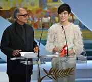Iraniečių režisierius Abbas Kiarostami ir kinų aktorė Li Yuchun