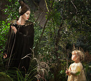 Angelina Jolie su dukra Vivienne filme &bdquo;Piktadarės istorija&ldquo;