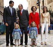Ispanijos karali&scaron;koji &scaron;eima 2009-aisiais (princesė Leonor &ndash; de&scaron;inėje)