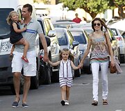 Ispanijos karalius Felipe VI su žmona Letizia ir dukromis Sofia ir Leonor (de&scaron;inėje) 2010-aisiais