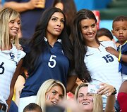 Prancūzijos futbolininkų žmonos Fiona Cabaye, Mazda Magui ir Ludivine Sagna