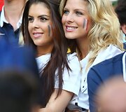 Paulo Pogba draugė ir Raphaelio Varane draugė Camille Tytga