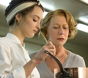 Charlotte Le Bon ir Helen Mirren filme &bdquo;&Scaron;imto žingsnių kelionė&ldquo;