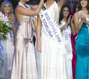Patricia Yurena Rodriguez uždeda karūną 2009-ųjų &bdquo;Mis Ispanijai&ldquo; Estibaliz Pereirai
