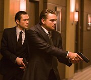 Josephas Gordonas Levittas ir Leonardo DiCaprio filme &bdquo;Pradžia&ldquo; (2010 m.)