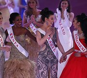 &bdquo;Mis Indija&ldquo; Koyal Rana, &bdquo;Mis Kenija&ldquo; Idah Nguma, &bdquo;Mis Brazilija&ldquo; Julia Gama, &bdquo;Mis Indonezija&ldquo; Maria Asteria Sastrayu Rahajeng ir &bdquo;Mis Malaizija&ldquo; Dewi Liana Seriestha