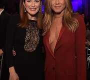 Julianne Moore ir Jennifer Aniston 