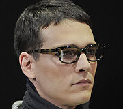 &bdquo;Giorgio Armani&ldquo; kolekcijos modelis
