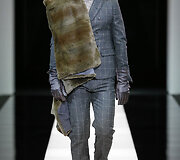 &bdquo;Giorgio Armani&ldquo; kolekcijos modelis
