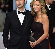 Matthew Goode'as ir Sophie Dymoke