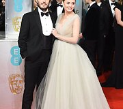 Laura Haddock ir Samas Claflinas