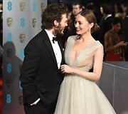 Laura Haddock ir Samas Claflinas