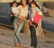 Alessandra Ambrosio ir Jamie Mazuras su vaikais Anja bei Noah