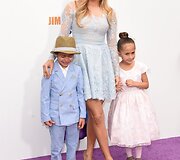 Jennifer Lopez su vaikais Maxu ir Emme